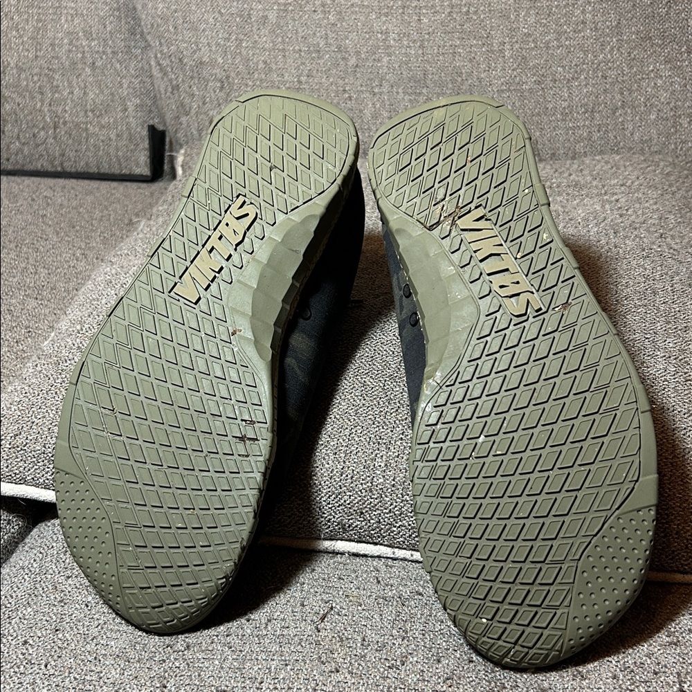 Viktos Men's Overbeach Low Shoes Black + Camo Size US 12 , like new! - Picture 6 of 7